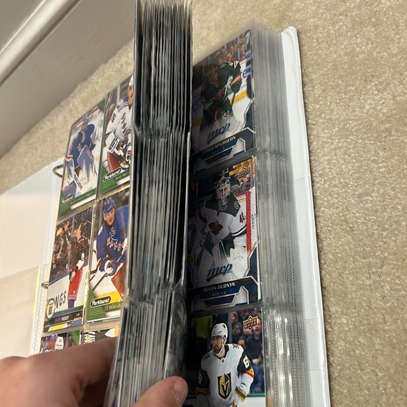 All NHL teams cards in a binder filled with cards, the cards are perfect - Picture 4 of 8